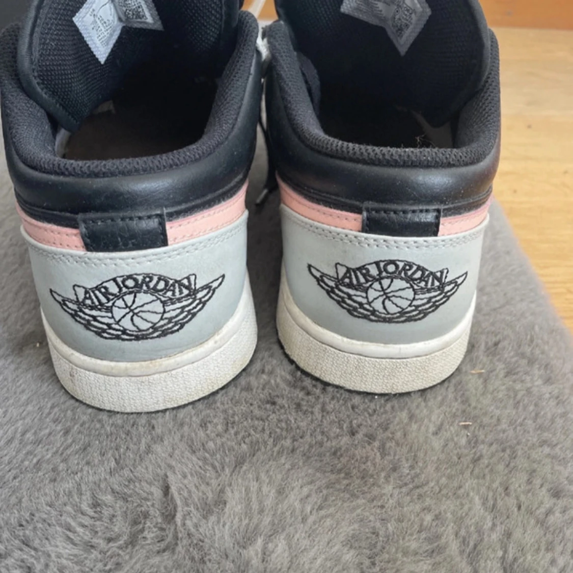 Nike Air Jordan 1 Low grå/svart/rosa - 2