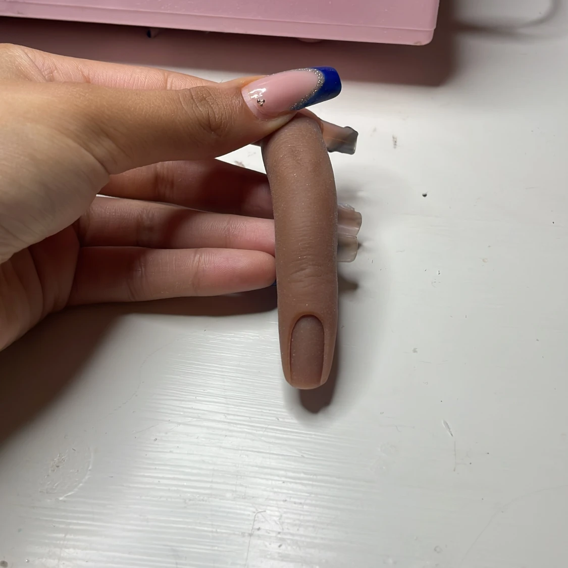 Realistiskt övnings finger