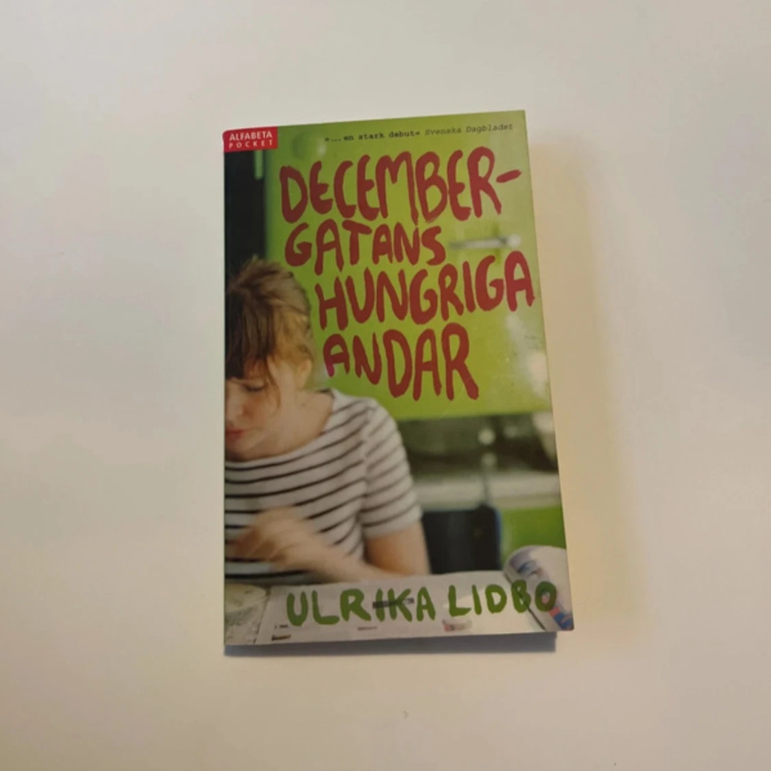 Decembergatans hungriga andar, pocketbok