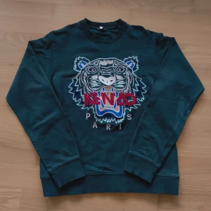 Kenzo tröja  - Mörkgrön Kenzo tröja i storlek XS ✅ Skriv DM för frågor 🔥 / Mvh