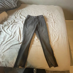 Gallery dept jeans  - Har haft de ett tag men vill inte har kvar de och de är för små