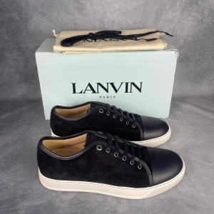 Lanvin DBB1 (HELT NYA) - Skick: 10/10 | Tillbehör: Allt OG | Nypris: +- 5200 SEK | Övrig information: Storleken är UK9, motsvarar 44.