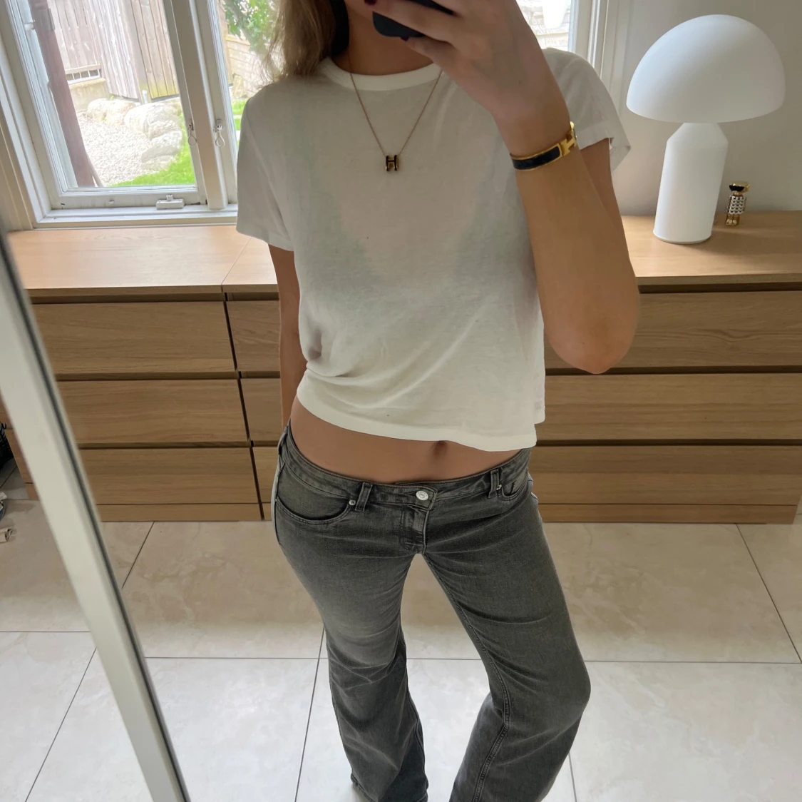 Grå bootcut jeans med låg midja