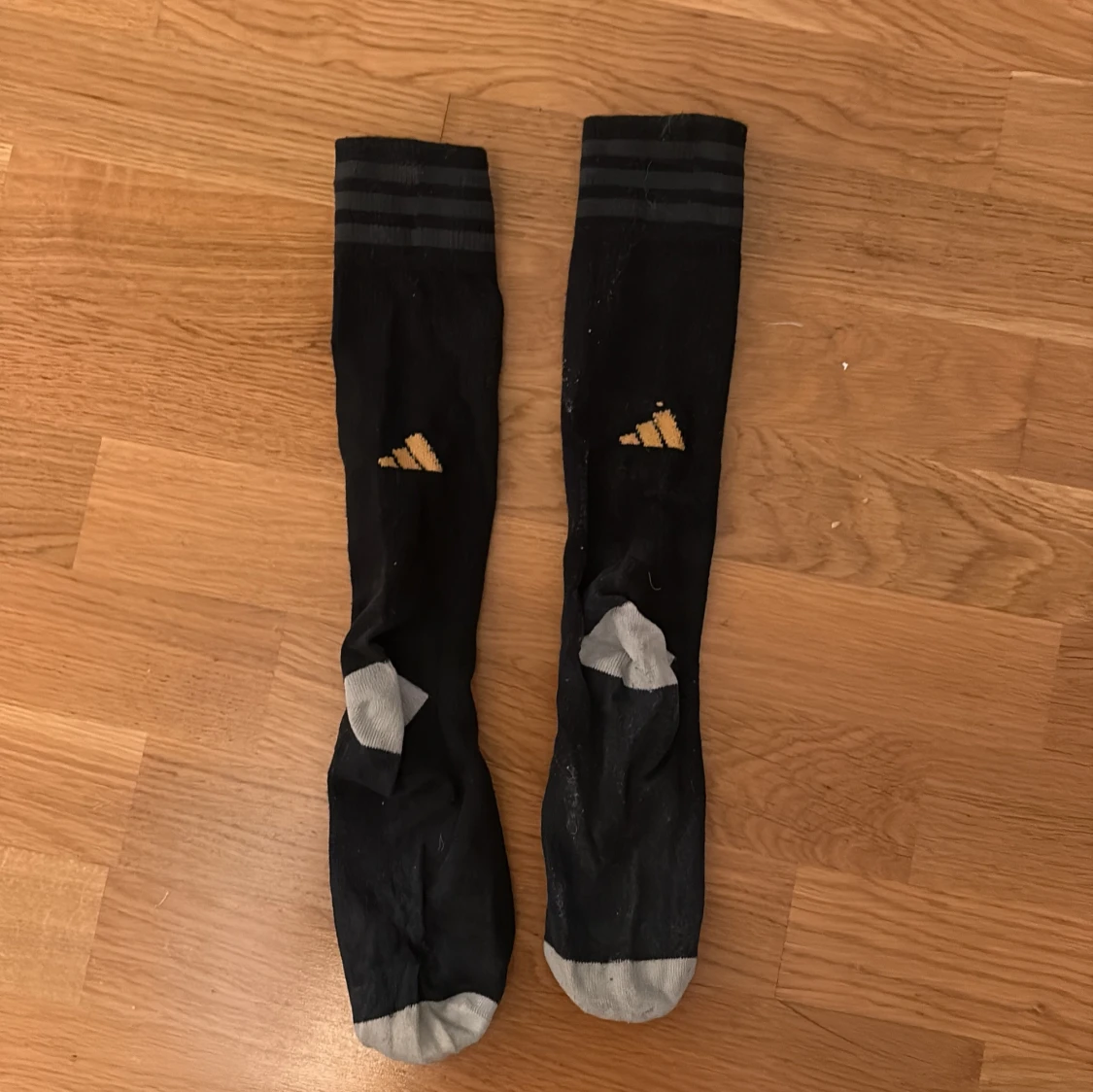 Real Madrid svart guld fotbolls set med tröja shorts och strumpor 152  - 3