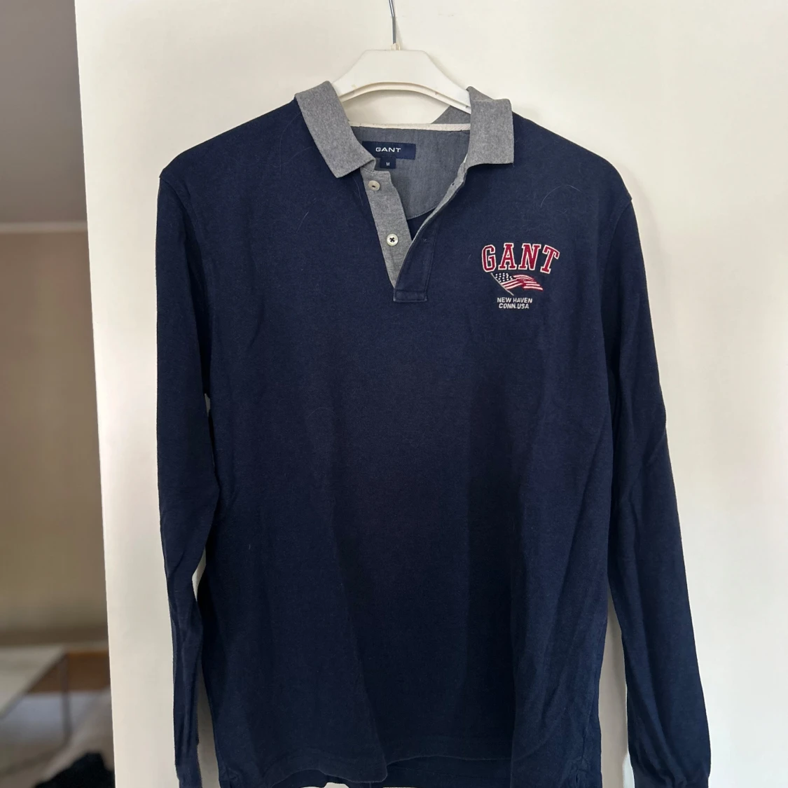 Marinblå pikétröja från GANT - 1