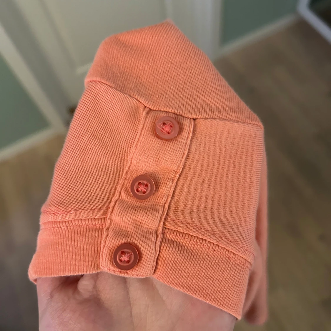 Korallrosa croppad topp med knappar - 2
