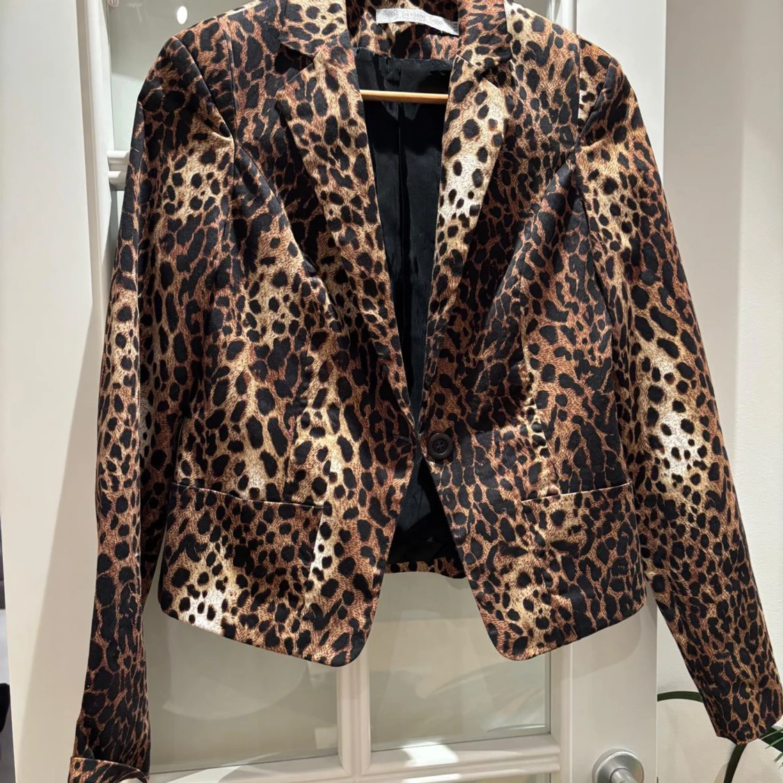 Leopardmönstrad kavaj från Oxygene