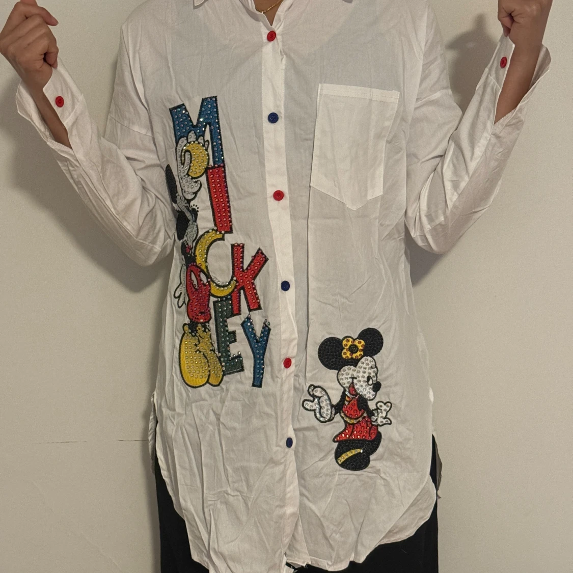 Vit skjorta med Mickey & Minnie Mouse tryck  - 1