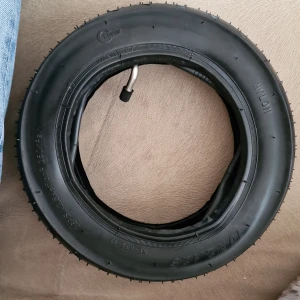  Elscooters däck - Den passade inte bra på min Elscooter och jag har tappat kvittot så jag kunde inte lämna tillbaka den. Men helt nytt däck 