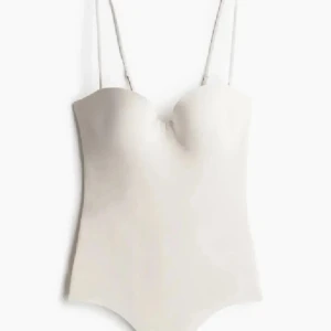 Body h&m - Säljer nu denna Såå fina bodyn från h&m då den inte längre kommer till användning 💞💞