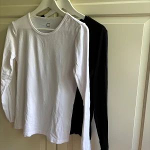 Basic toppar  - Knappt använda. Säljer båda för 50 kr 