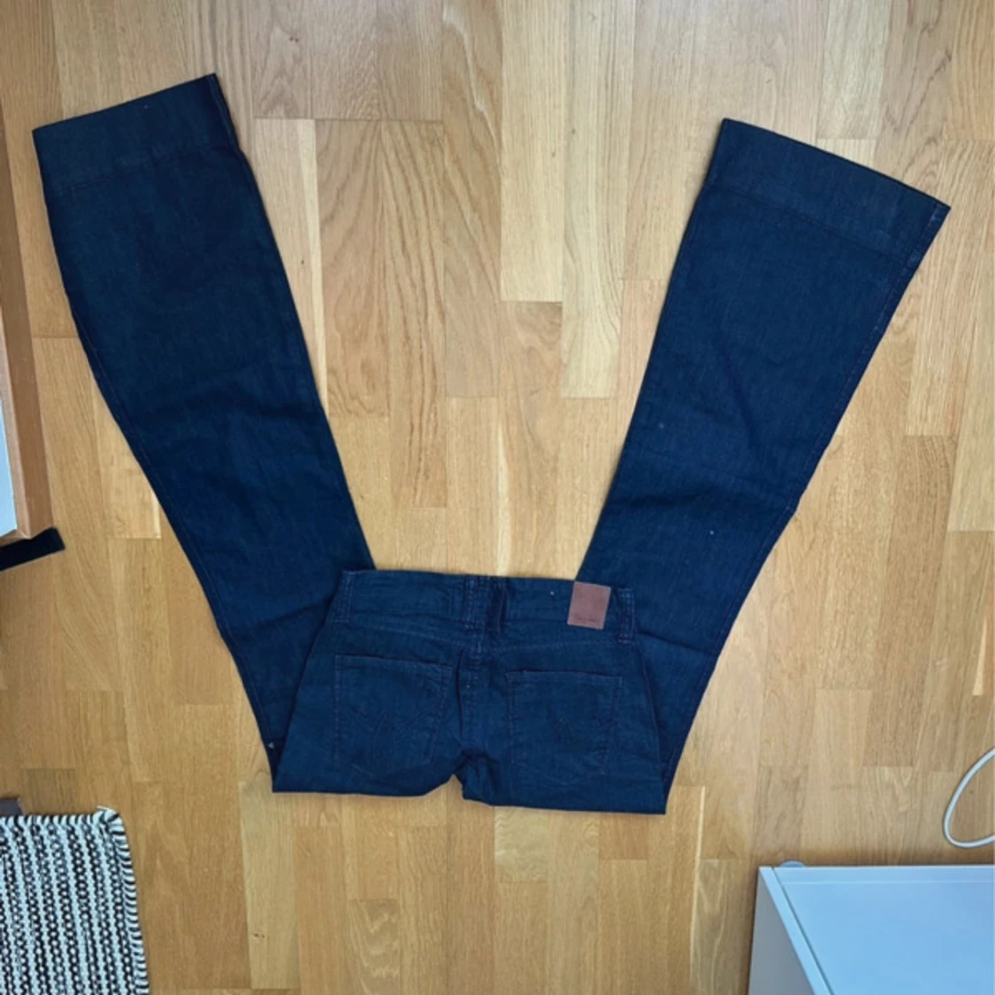 Mörkblå bootcut jeans från Replay