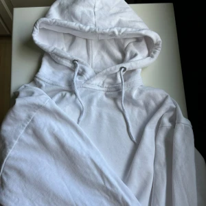 Vit hoodie - Knappt använd 