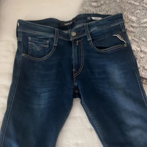Replay anbass - Tvär sköna replay jeans i extremt bra skick pris kan diskuteras vid en smidig affär 