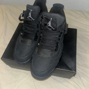 Jordan 4 Black Cats 42 - Skriv vid frågor eller funderingar! Klicka köp nu så skickar jag supersnabbt 😊;D Först Till Kvarn!!
