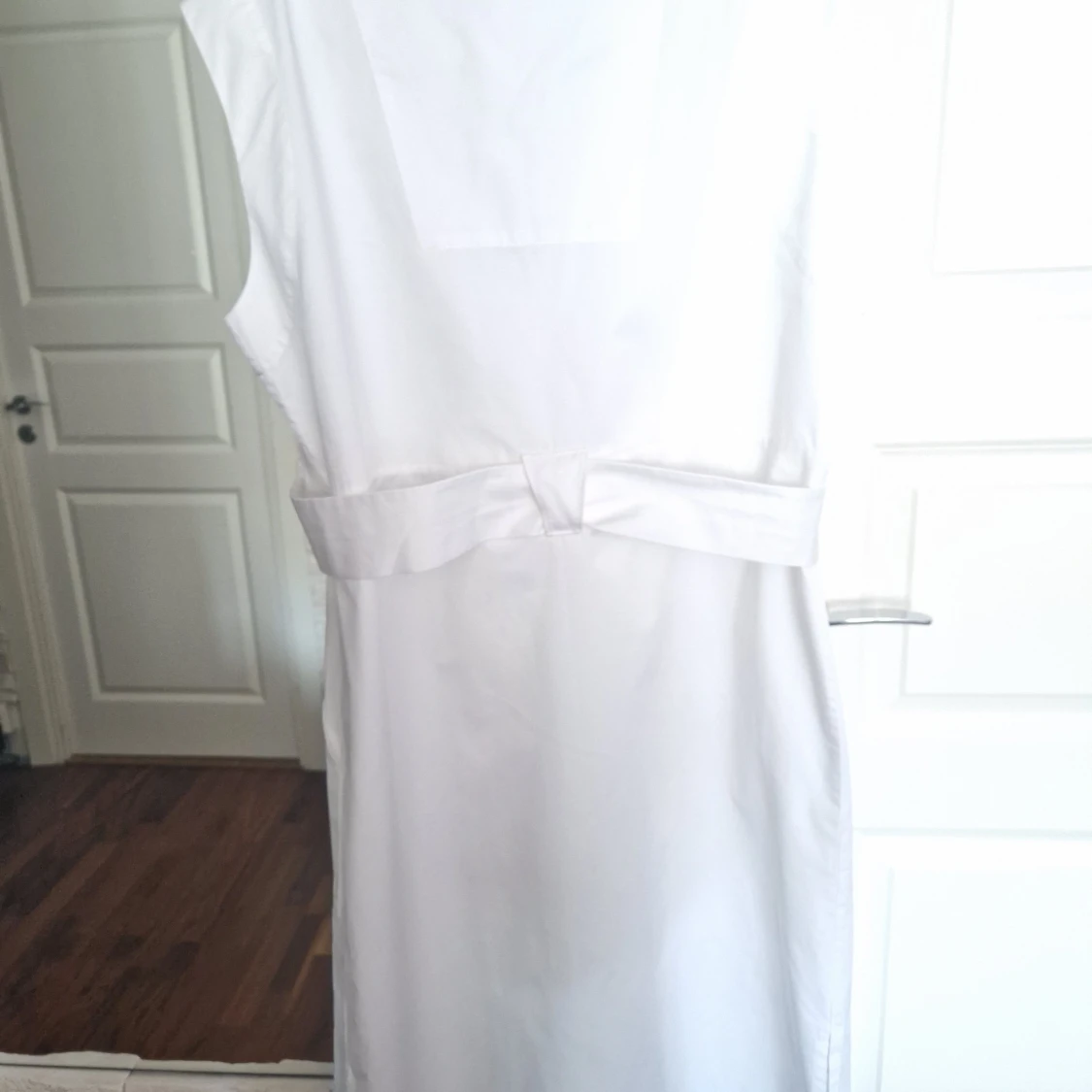 Vit omlottklänning från HOPE - 1