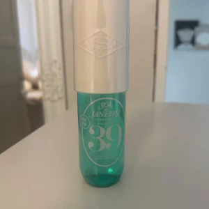 Sol de Janeiro Cheirosa 39 Parfym - Fräsch parfym från Sol de Janeiro, Cheirosa 39. Denna parfym är en limited edition och är slutsåld på de flesta ställen. Den är helt ny med plasten kvar runt.