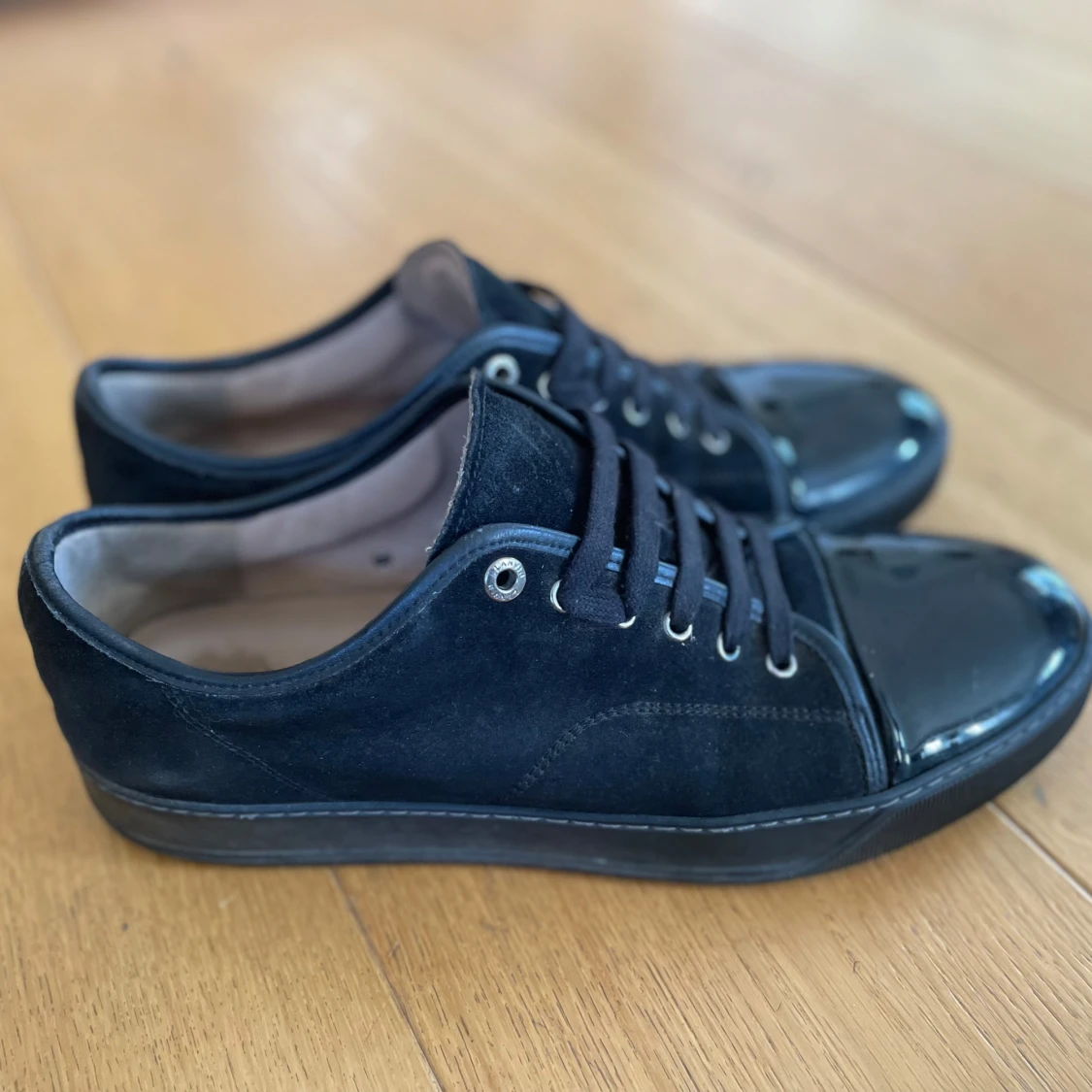Svarta sneakers från Lanvin i mocka - 3