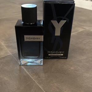 YSL parfym GE PRISFÖRSLAG  - Ml från början: 100 | Ml nu: 95 | Nypris: 1550 | Mitt pris: Ge prisförslag | Hör av er vid frågor. 