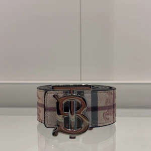 Snyggt skärp - Perfekt accessoar för att lyfta din outfits.