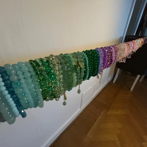 Massa Armband Olika Färger - ‼️skriv innan du köper‼️  30kr/styck   one size storlek på alla armband 