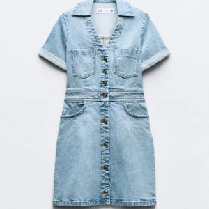 jeans klänning - den super fina populära klänningen från zara, säljs inte längre, inga defekter💖💖