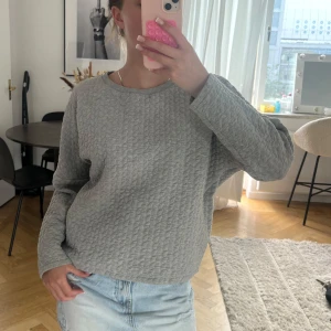 Tröja - Grå tröja som inte används. 💗står ingen storlek men skulle säga xs/s