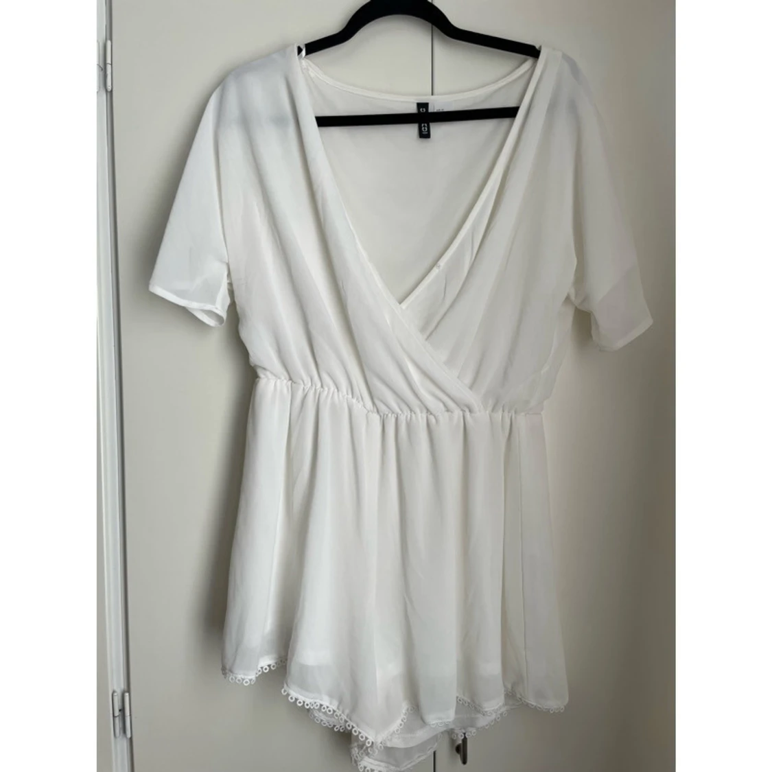 🤍Vit omlottplaysuit från H&M Divided – Strl 42 🤍