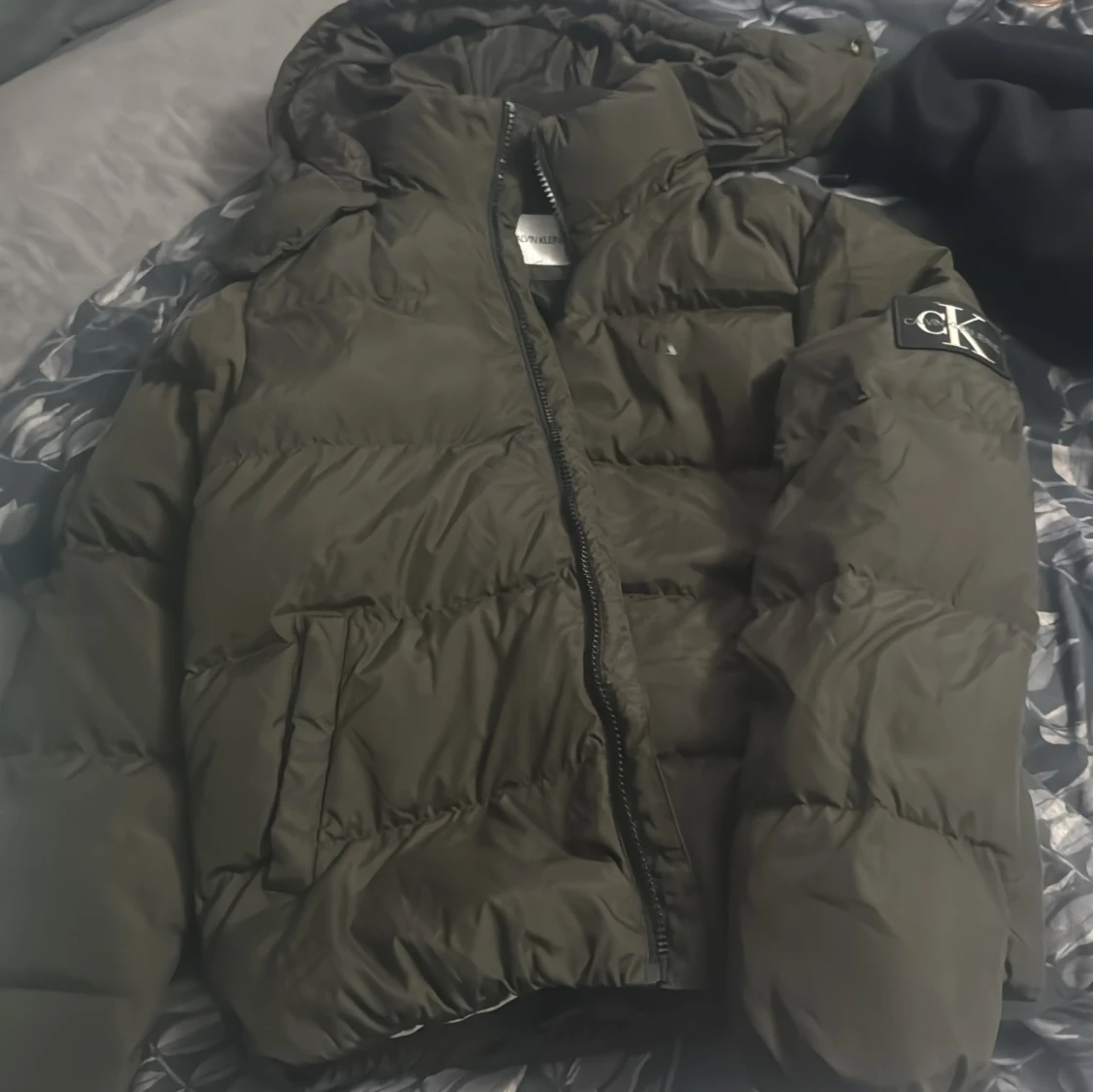 Olivgrön pufferjacka från Calvin Klein - 1