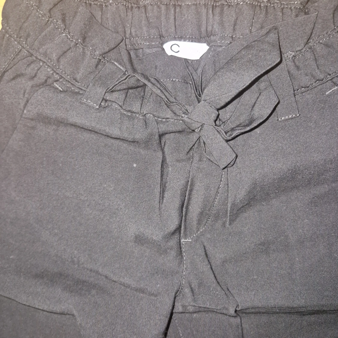 Svarta byxor med knyt i midjan - 2