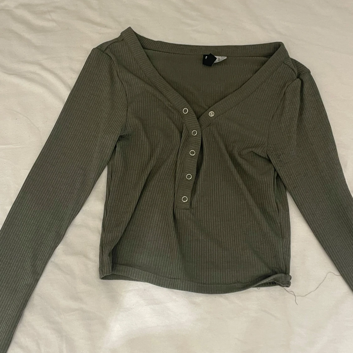 Olivgrön ribbad topp från H&M Divided - 1