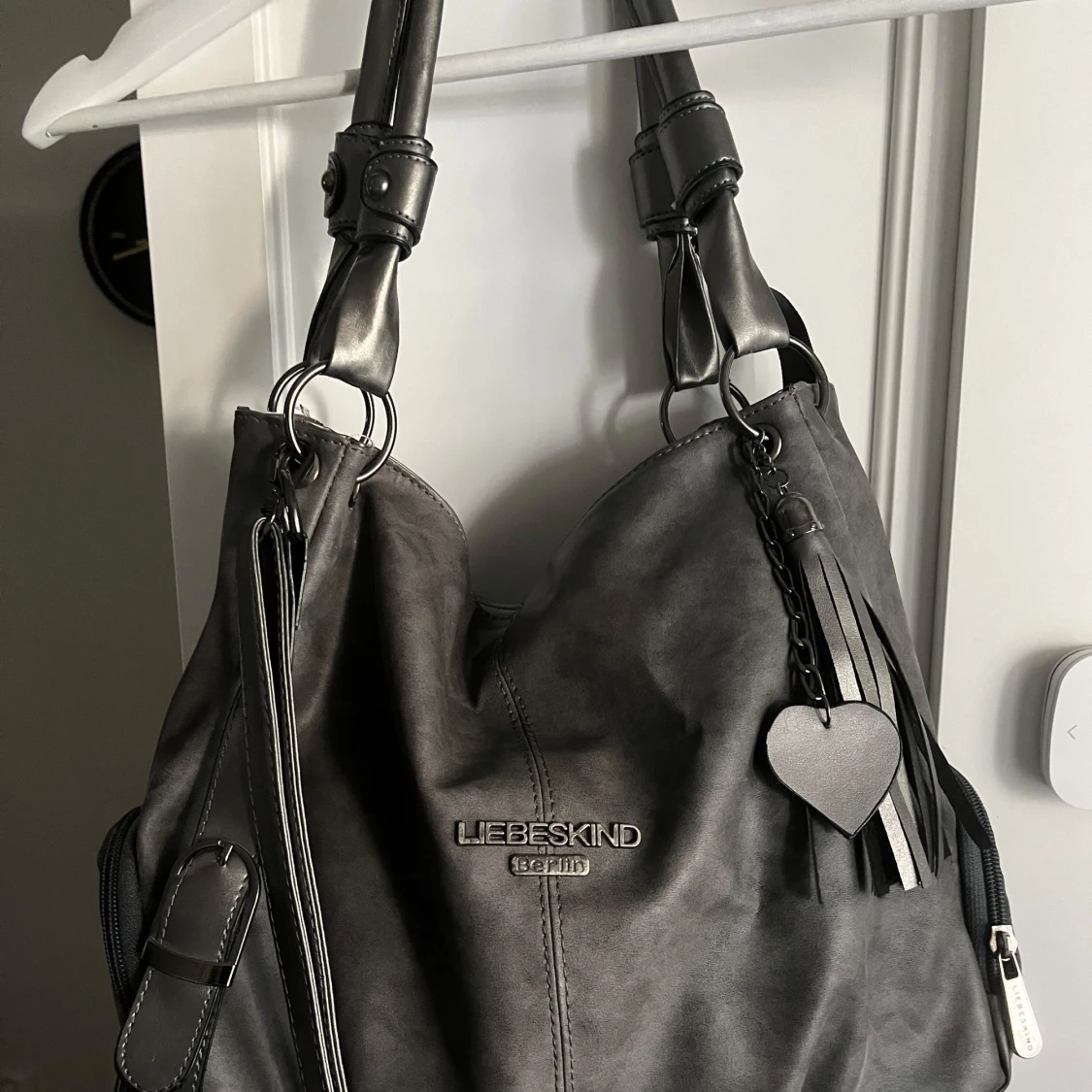 Grå axelväska från Liebeskind Berlin