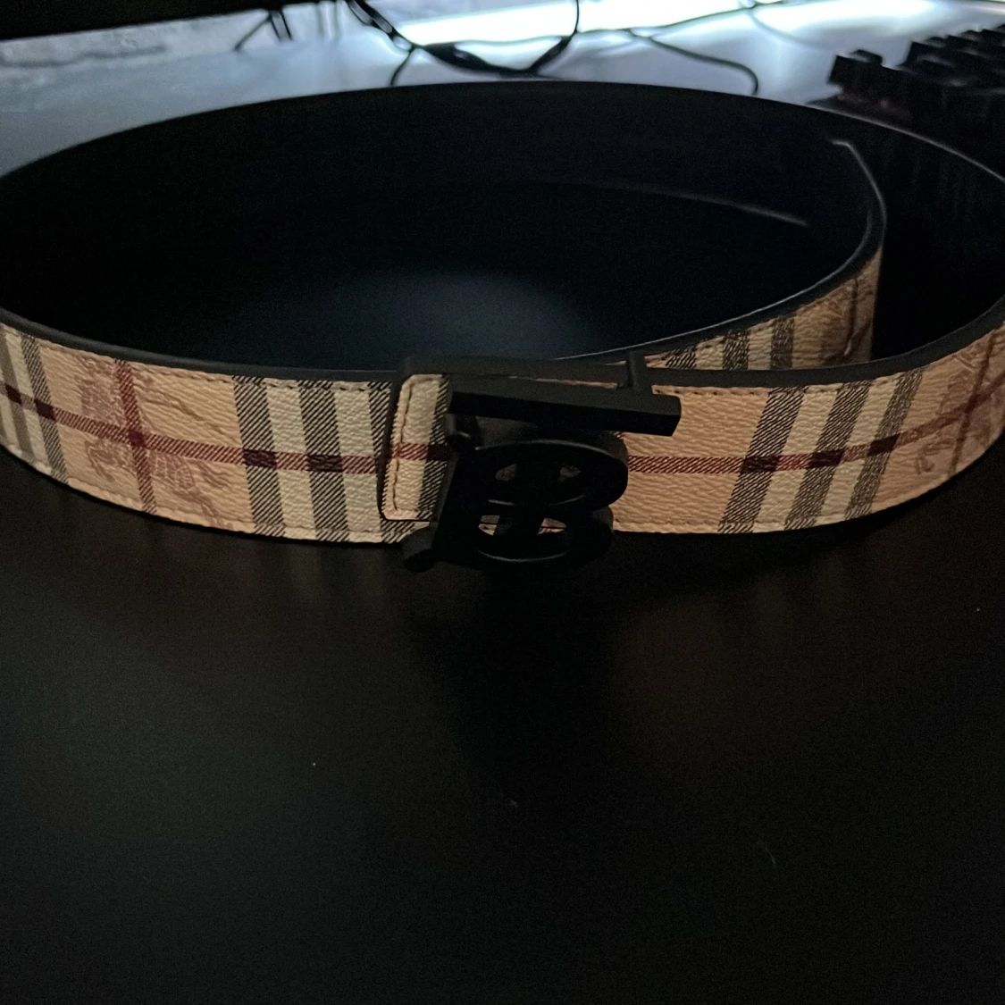 Burberry rutig bälte med B-spänne