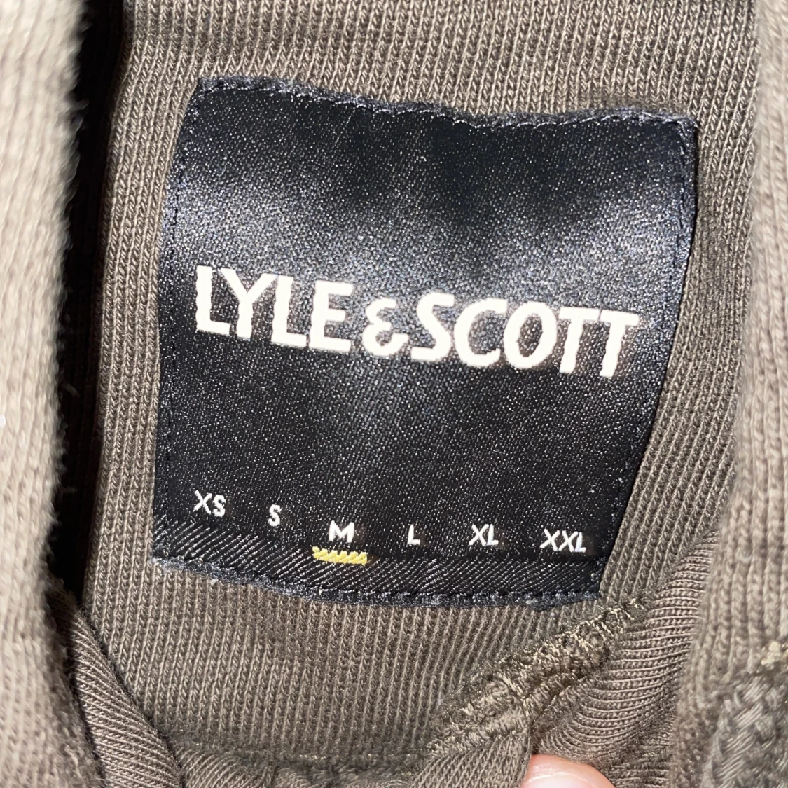 Mörkgrön hoodie från Lyle & Scott - 1