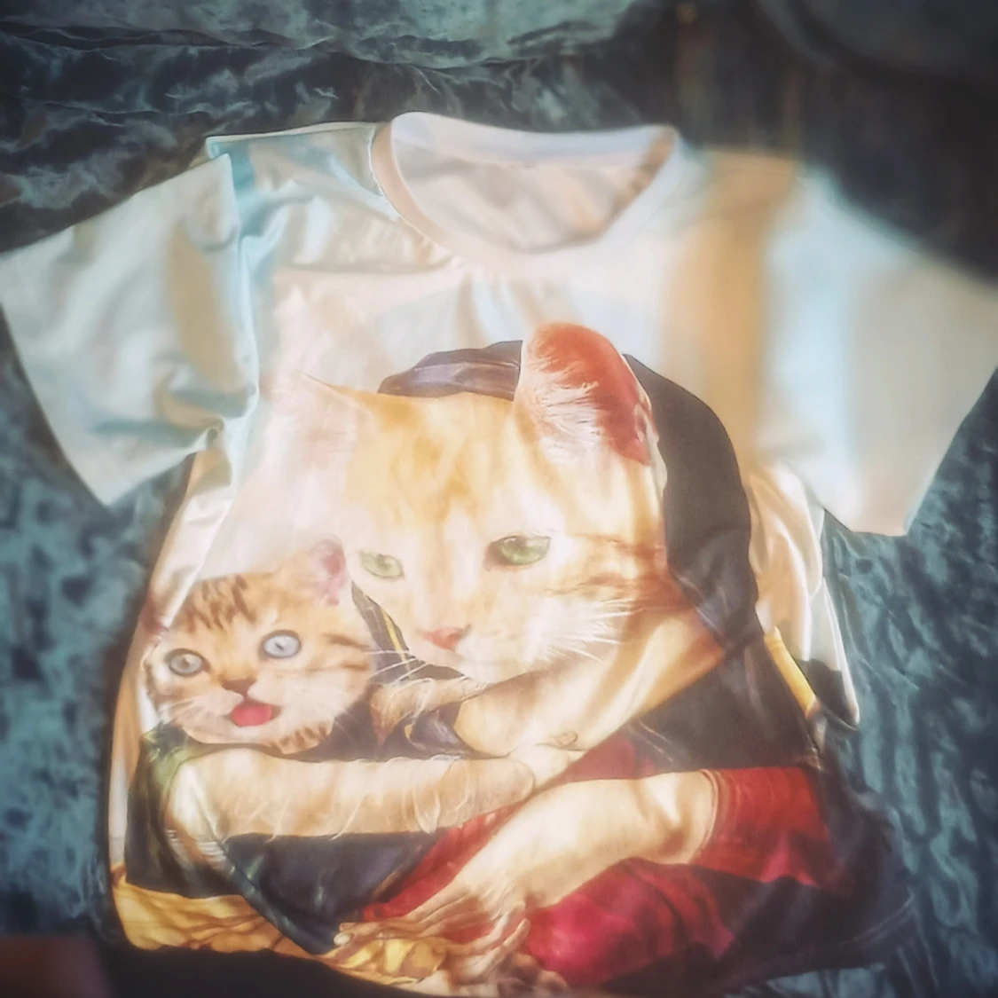 Vit t-shirt med kattmotiv