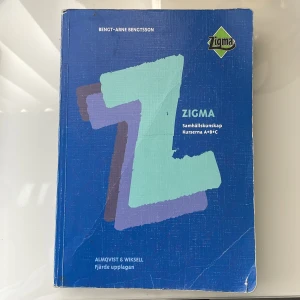 Zigma Samhällskunskap Kurserna A+B+C - Perfekt för dig som pluggar samhällskunskap på gymnasiet! Zigma täcker kurserna A, B och C och är anpassad efter kursplanerna. Boken är tydlig och lätt att följa, vilket gör den till ett grymt stöd inför prov och inlämningar.