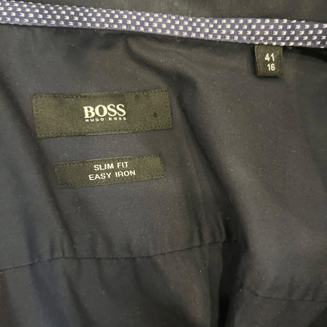 Hugo boss mörkblå skjorta - 3