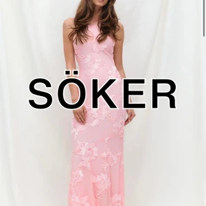 SÖKER I STORLEK 36  - Söker denna långklänning från Gina Tricot i storlek 34 eller 36 motsvarande XS eller S 🩷