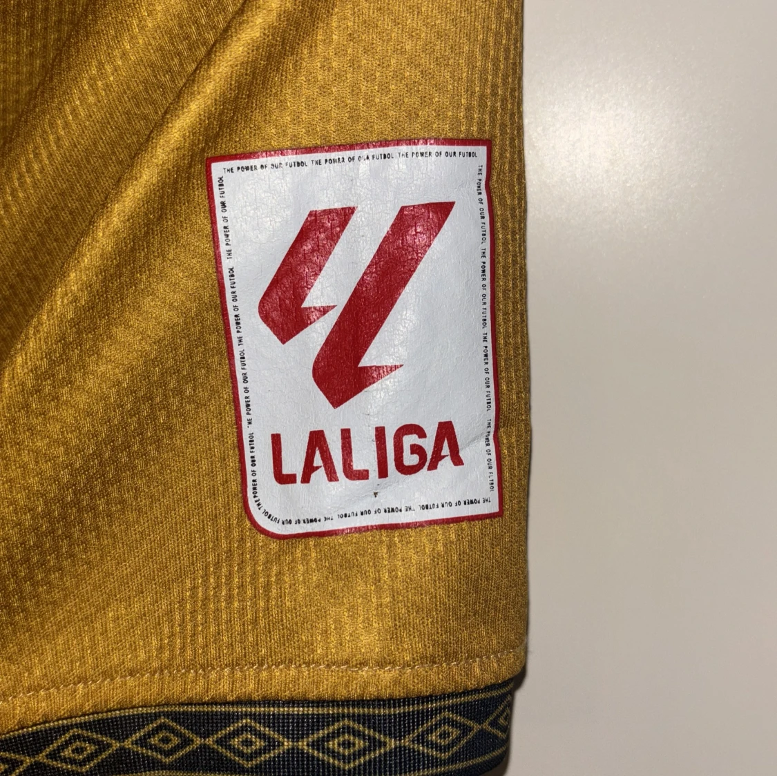 Rayo Vallecano guld fotbollströja Umbro - 2