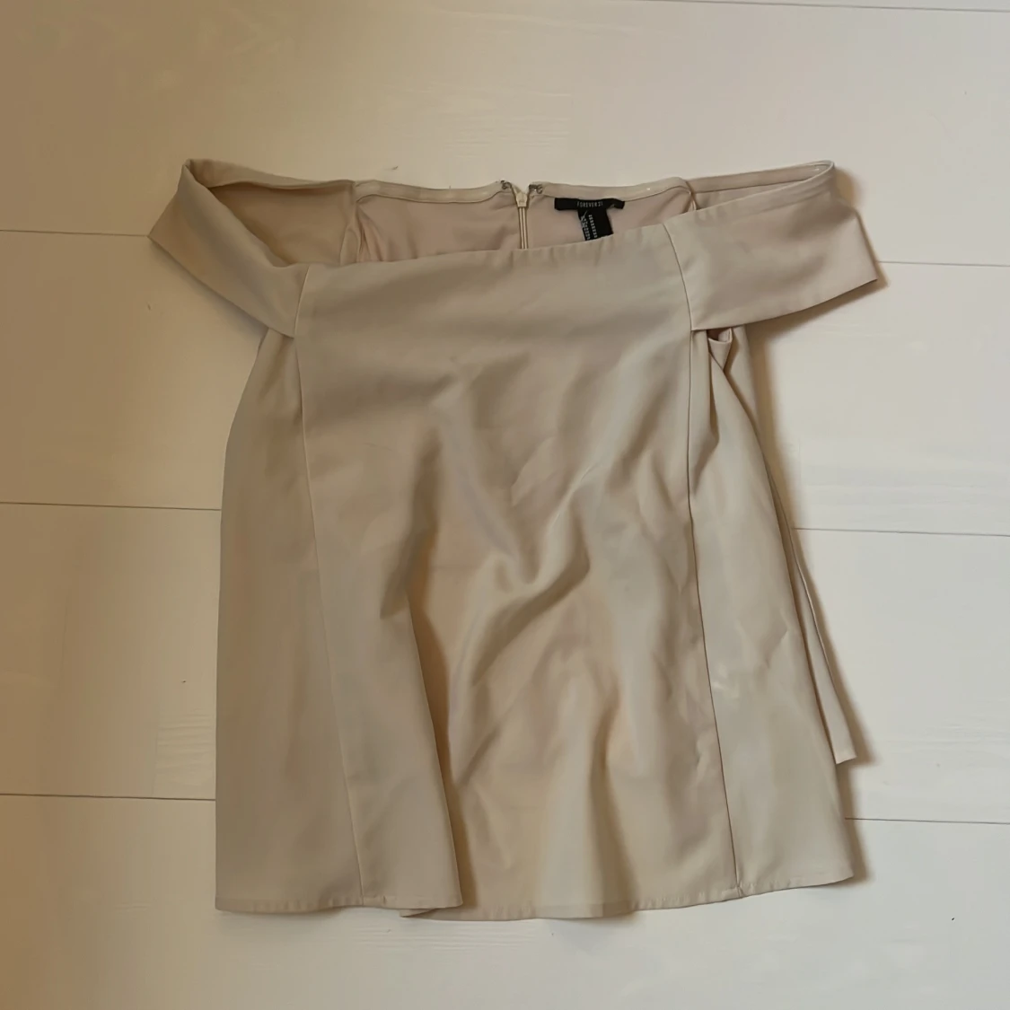 Beige offshoulder topp Forever 21