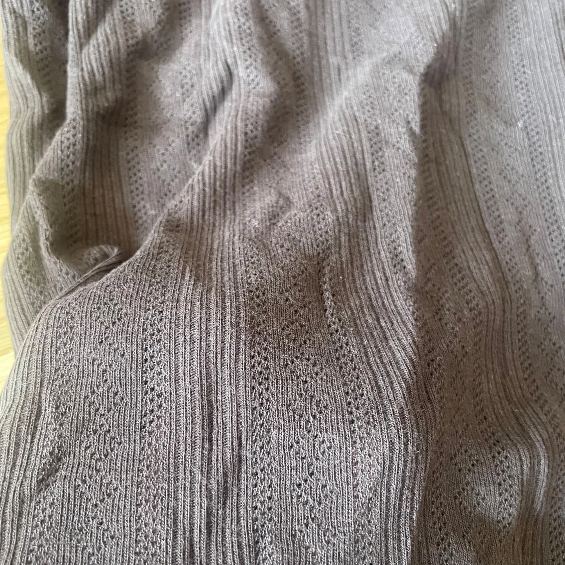 Brun ribbad somrig långärmad tröja  - 2