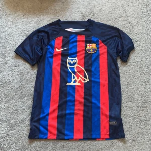 Barcelona tröja - Snygg barca OVO edition tröja. Storlek S Skick 10/10