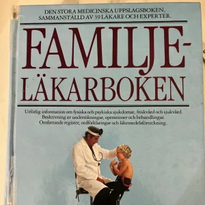 Familjeläkarboken - Stora medicinska uppslagsboken med info om sjukdomar, friskvård, psykisk hälsa, sex, graviditet, barnsjukdomar och tonårsproblem. Perfekt för unga vuxna som vill förstå kroppen, hälsa och sjukvård. Innehåller register, ordförklaringar och läkemedelslista.