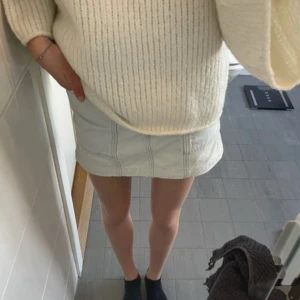 Ljusblå jeanskjol från Levi’s - Jättesnygg jeanskjol från Levi’s i ljusblå färg. Passar perfekt nu på sommaren!