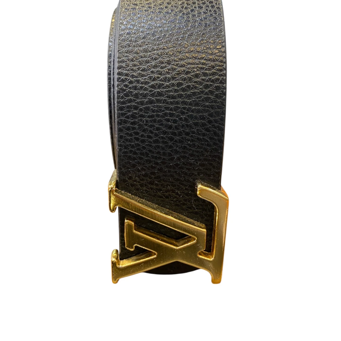 Svart skärp med gulddetalj