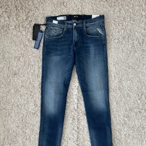 Replay anbass jeans  - Jävligt feta replay jeans || Helt nya || Dock så är lapparna bort tagna || Storlek W29 L32 || Köpta för 1799kr || Hör av dig vid frågor eller bilder || 