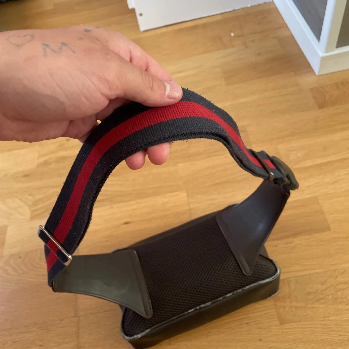  axelväska med tryck och dragkedja - 1