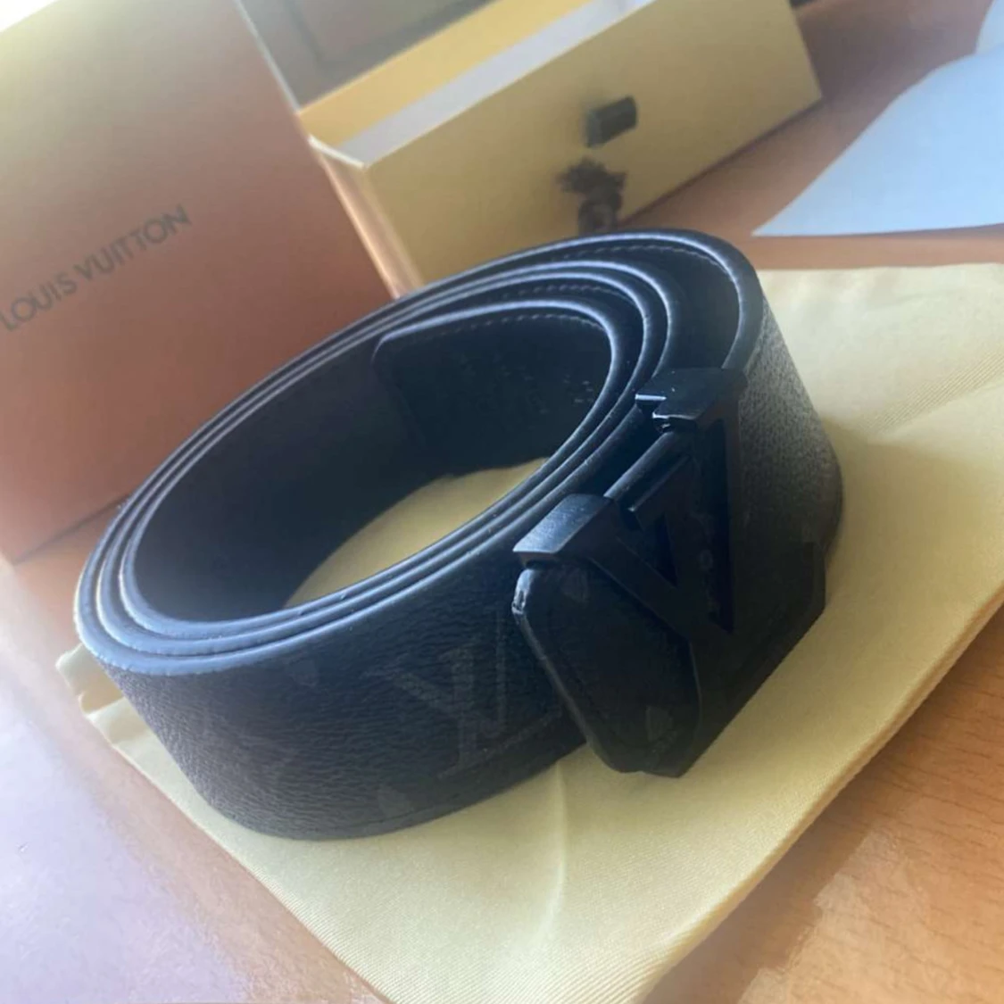 Louis Vuitton bälten – äkta, stilrena & i nyskick - 1