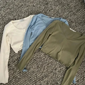 4 basic toppar - 4 stycken basic toppar, storlek xs/s i fint skick. Från nakd, chiquelle och Gina 