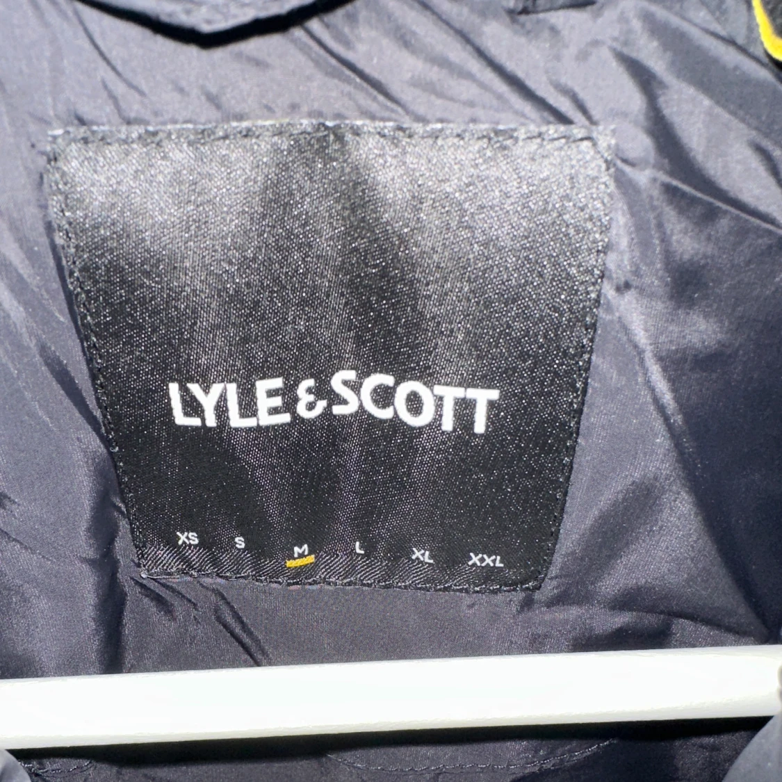 Svart dunväst från Lyle & Scott - 2